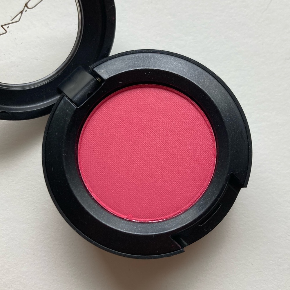 MAC Embrace Me Satin Eyeshadow